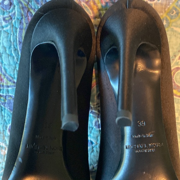 Michael Kors heels 4” - Picture 4 of 7